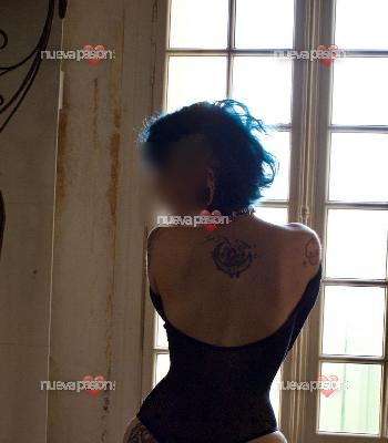 Piérdete en mis atributos,  y  deja volar tu imaginación