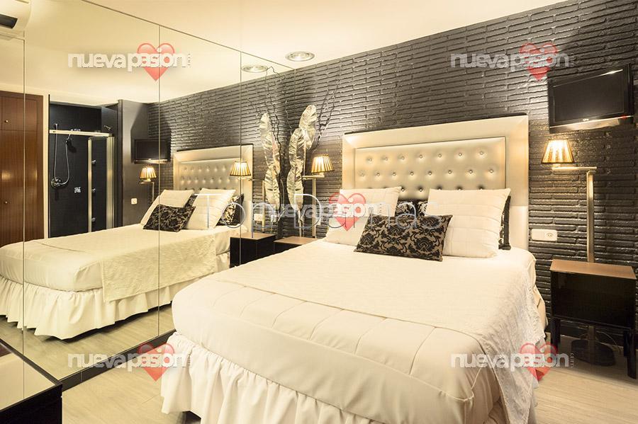 PLAZA  CON ESTANCIA GRATUITA LOCAL ALTO NIVEL BARCELONA