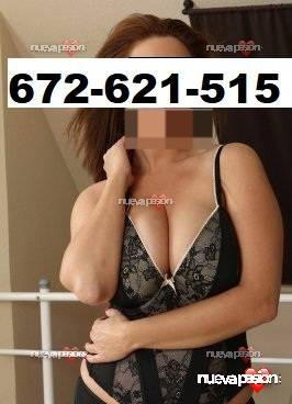 Una chica salida de lo convencional con un rostro sexy, liberal y apasionada del sexo.