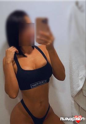 LATINA CARIÑOSA Y ENCANTADORA