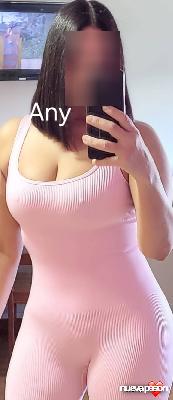 MUJER MUY ELEGANTE SIMPÁTICA