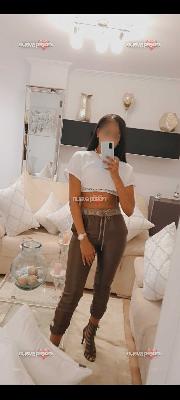 Angie morena juguetona de nueva en la cuidad