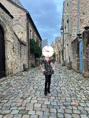 SANTA CRUZ GUAPA CHICA SOLO SALIDA Y COCHE