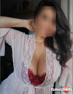 VALENTINA  Culona y tetona fiestera