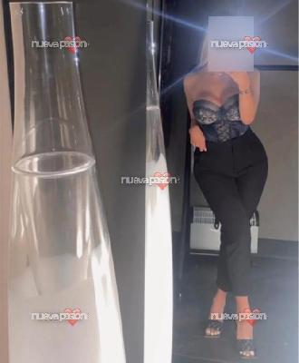 Tamara sevillana elegante y discreta  en Triana
