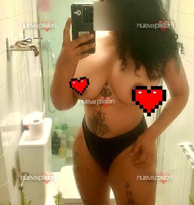 Selena cubana complaciente y muy implicada