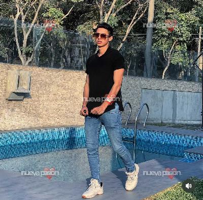 Me presento soy Mateo, Venezolano con raíces árabes. Para chicos limpios y solventes😘😉