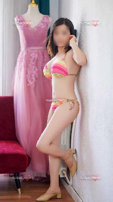 3 chicas nuevas asiática llega a Ibiza el primero dia FOTO real