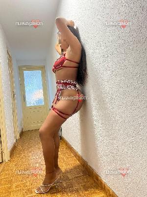 Paola morenita cachonda folla a tope