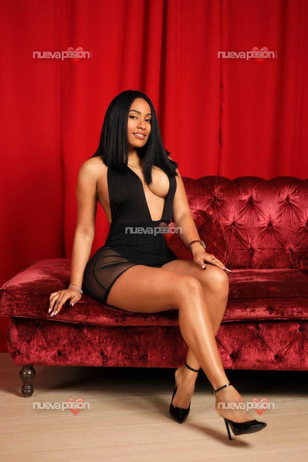 Reina, fogosa y llamativa desea jugar