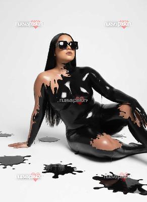 Morena de tetas grandes