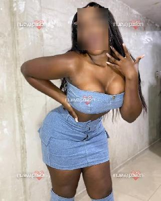 LATINA DISPUESTA CACHONDA SENSUAL COMPLETA SERE TUYA FIESTA A TOPE