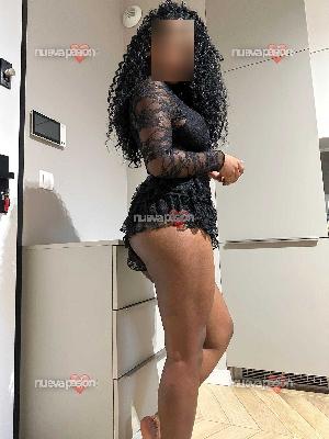 EN CALLE MARTINEZ CATENA  ARDIENTE FIESTERA  SEXO A TOPE