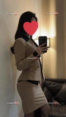 ELEGANTE ACOMPAÑANTE ASIÁTICA EN TORRE DEL MAR