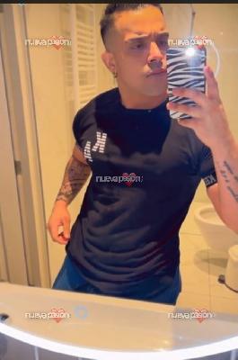 EL MORENO ALEX VENEZOLANO REVIENTA OJETES FIESTERO DOMINANTE LECHERO