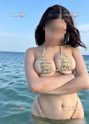 Jovencita muy juguetona...