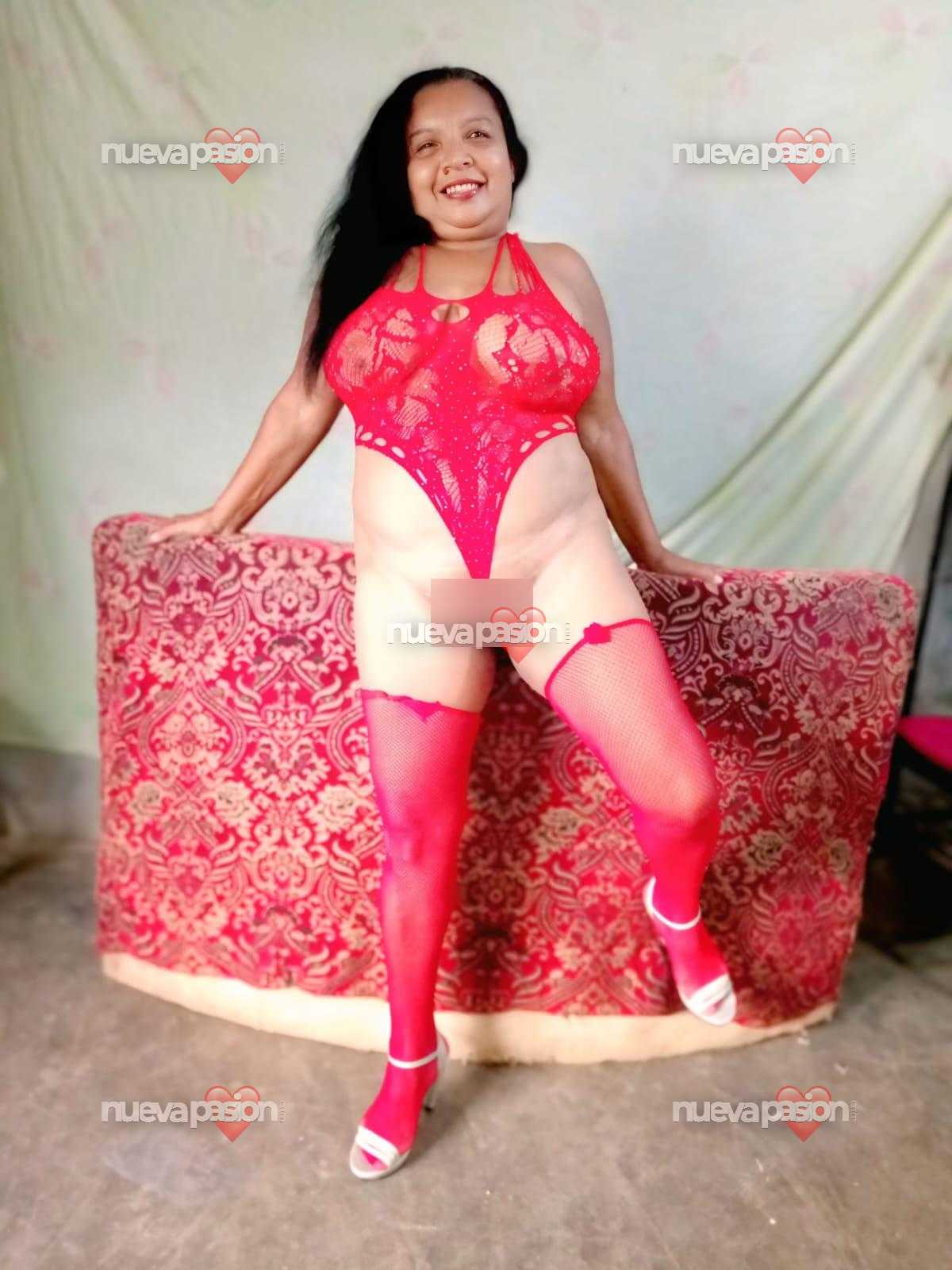 🔥💄 TE ATARÉ A LA CAMA, TE TAPARÉ LOS OJOS… Y CADA GEMIDO MÍO SERÁ UNA ORDEN QUE TENDRÁS QUE CUMPLIR 😏🍷