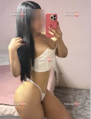 Una hermosa culona que acaba de llegar a la isla