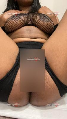 MORENA JUGUETONA CON GANAS DE LECHE