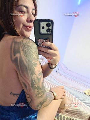 DEJATE LLEVAR Y PRUEBA UNA JOVEN DELICIOSA