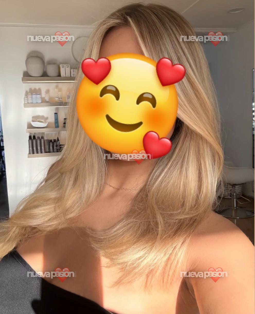 Rubia juguetona