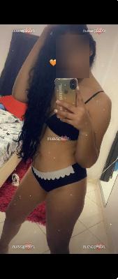 Lara tu novia cariñosa