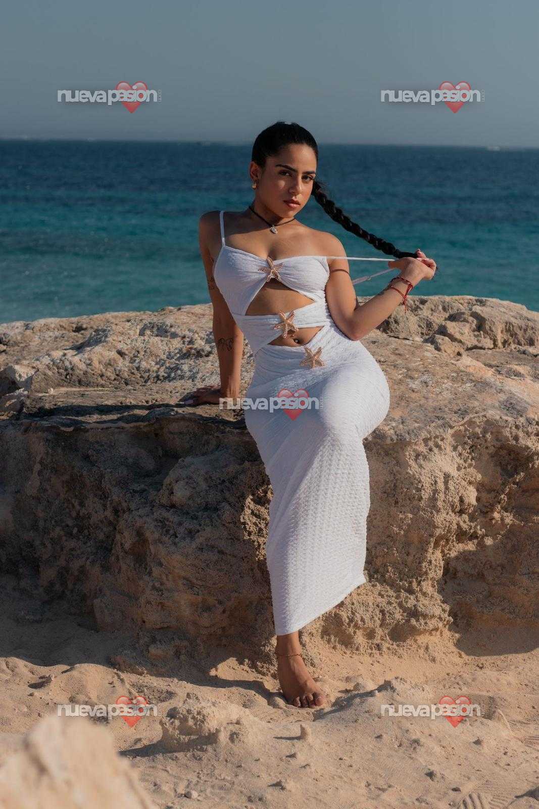 Stefany, dispuesta a cumplir tus fantasías