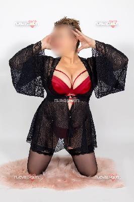 MADURITA DELICIOSA EN BILBAO CON UNAS DELICIOSAS MANOS DE SEDA
