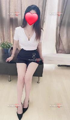 NUEVA CHICA ASIATICA DELGADA SEXY CACHONDA Y SALIDS 24H