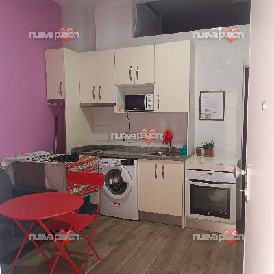 Alquilo habitación, estudio bajo por semana ,bien situado en el malga capital Carlos hayas y las chapa Zona céntrica y turística a 10min, playa de estación de tren, cerca de supermercados, bancos, Locutorios, peluquerías y centros comerciales.. muy ordena