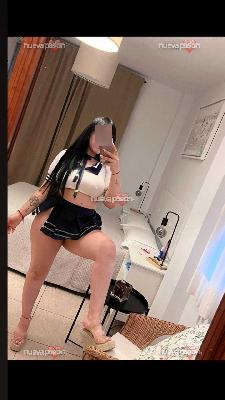 UNA JOVEN APASIONADA Y COQUETA