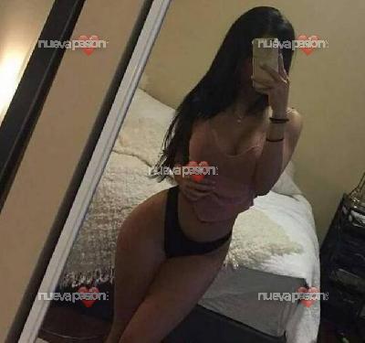 Colombiana de pechos grandes naturales en puerto de Sagunto