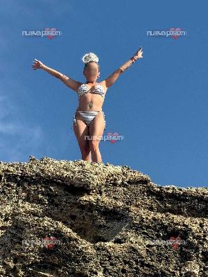 CACHONDA MUY COMPLETA DESEOSA DE PLACER VEN A DISFRUTAR