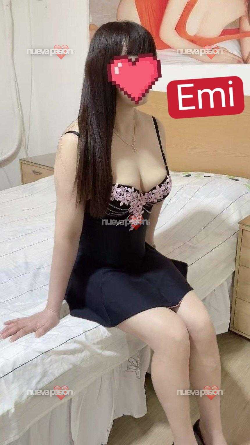 DISTINGUIDAS ASIÁTICAS GUAPAS Y ELEGANTES