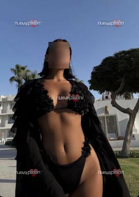 Hello guys, I'm Marina natural girl, a 23-year-old Latina and I help you please your desires