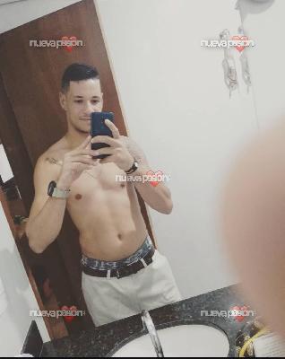 Álex Brasileño tranquilo educado para haces nuevas amizades