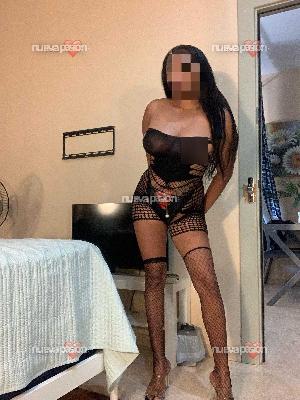 TE LA COMO. PELO JOVENCITA JUGUETONA TETAS XL LA MAS PUTA Y DOMABLE SUMISA