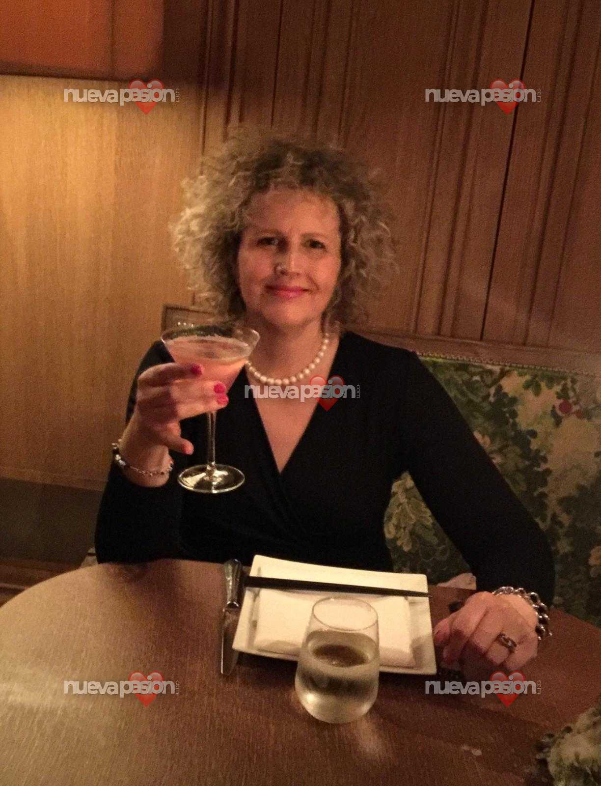 Thelma, Diosa madura llamada erótica de alto voltaje