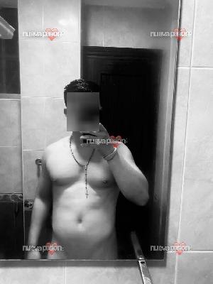 EN SEVILLA BARRIO LA OLIVA 📍SAMUEL NOVEDAD JOVENCITO ENCANTADOR ✨