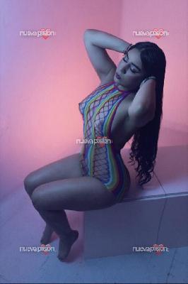 Hellen implicada y natural