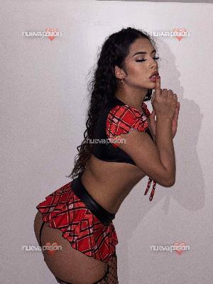 MUJER CAUTIVADORA POR SU APASIONANTE MANERA DE DAR PASIÓN Y AMOR