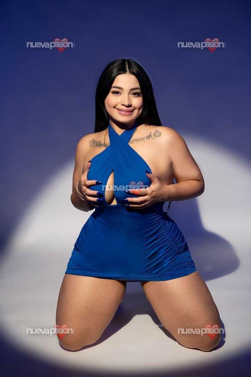 LINDA VENEZOLANA CON CURVAS POR MESA Y LÓPEZ