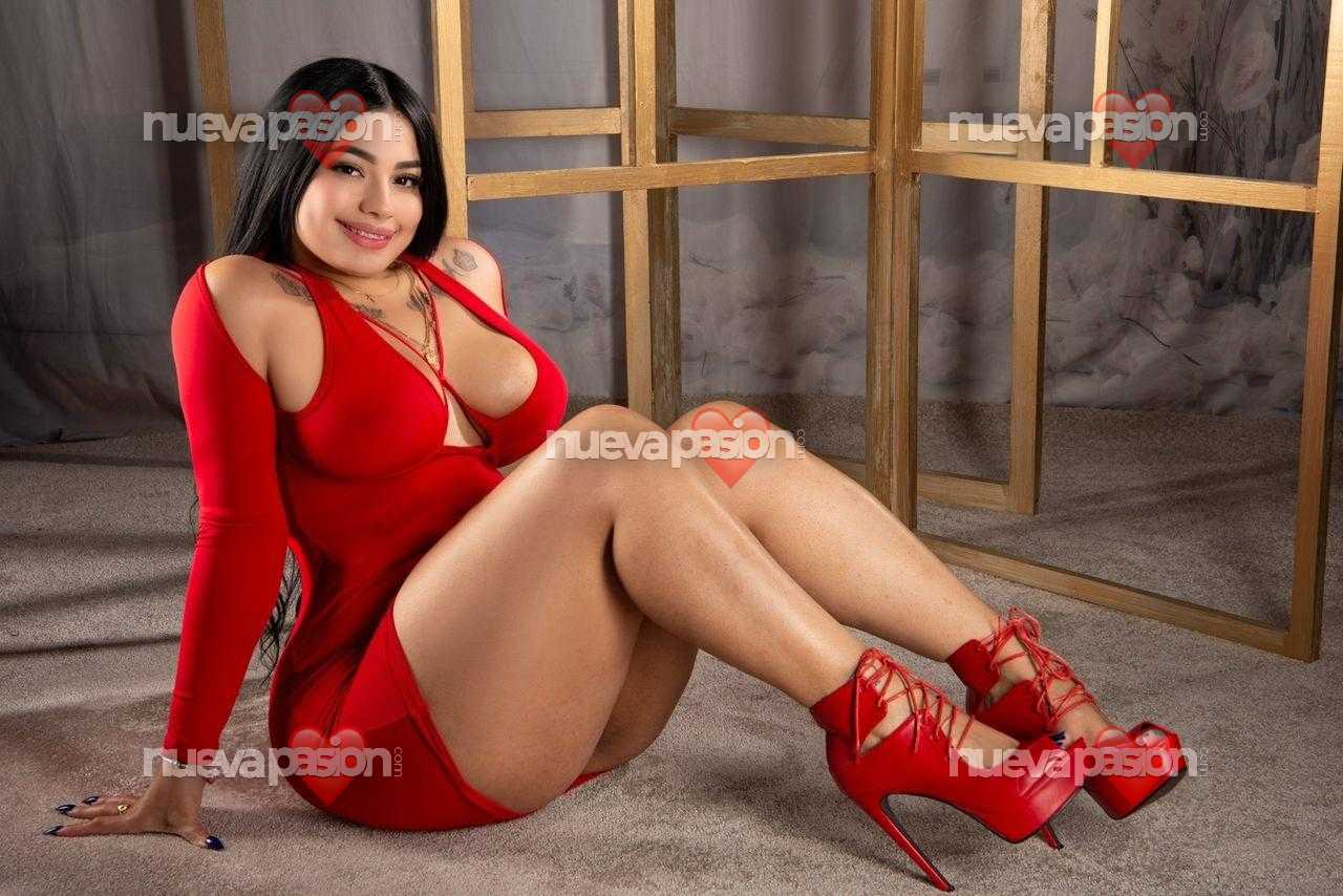 LINDA VENEZOLANA CON CURVAS POR MESA Y LÓPEZ