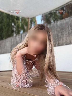 RUBIA EXOTICA COLOMBIANA   EN LA ISLA