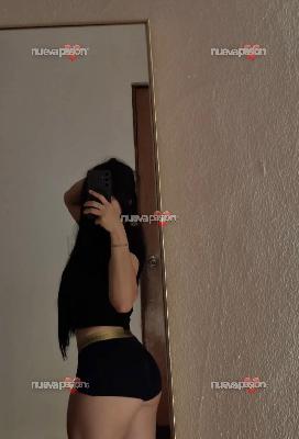 Aquí llegó tu díablita. Dama en la calle y una fiera en la cama