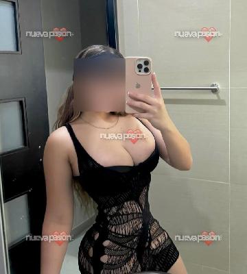 HERMOSA COLOMBIANA BESOS CON LENGUA