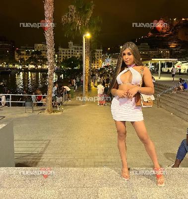 Nikol pequeña delgada morena latina