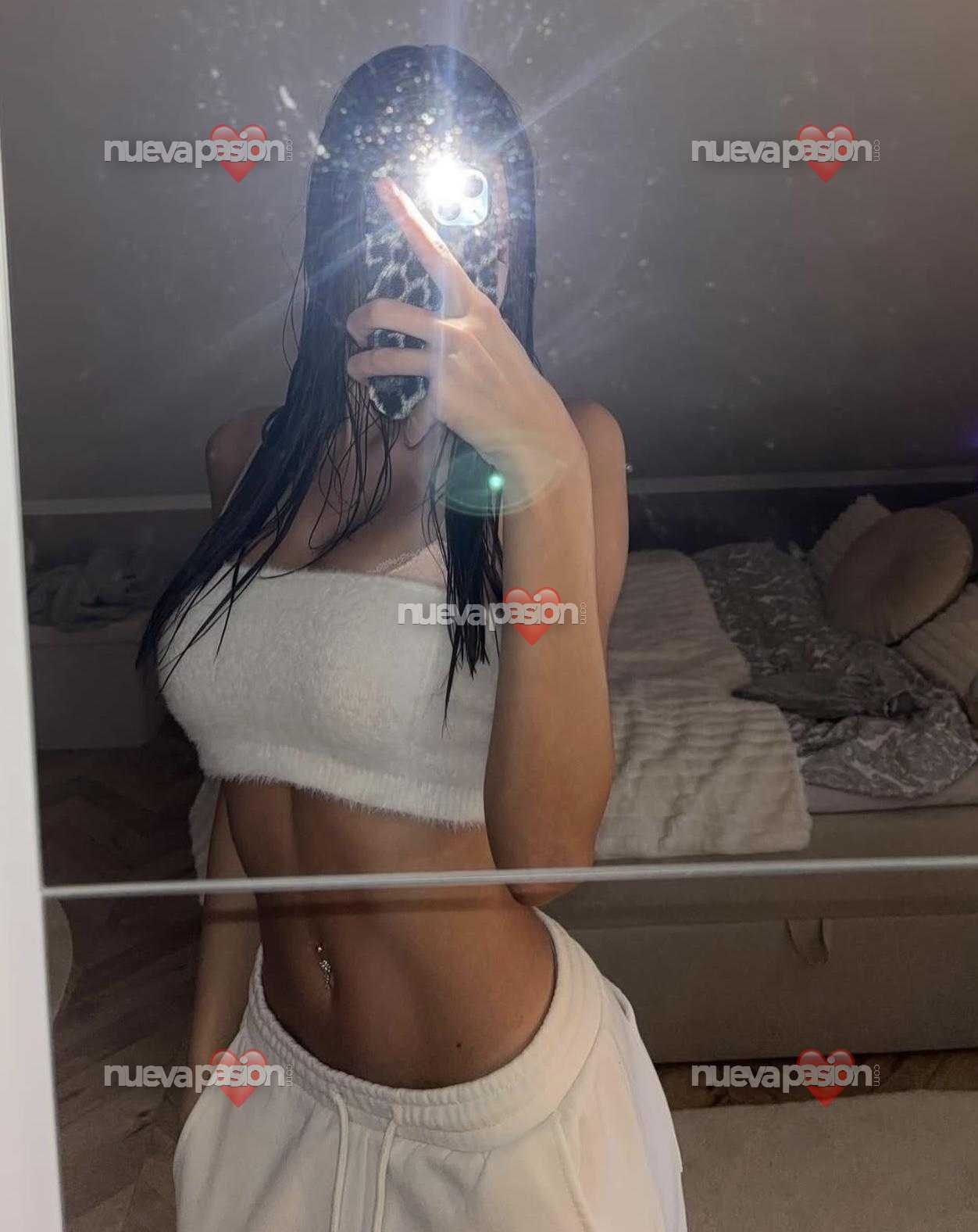 JULIA SOLO SALIDAS ESPAÑOLA FIESTERA
