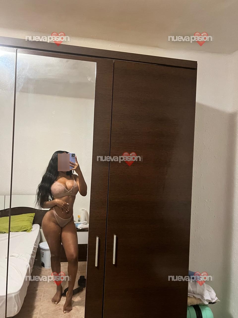 Valeria Divina & Hermosa Morena Colombiana En Gandia