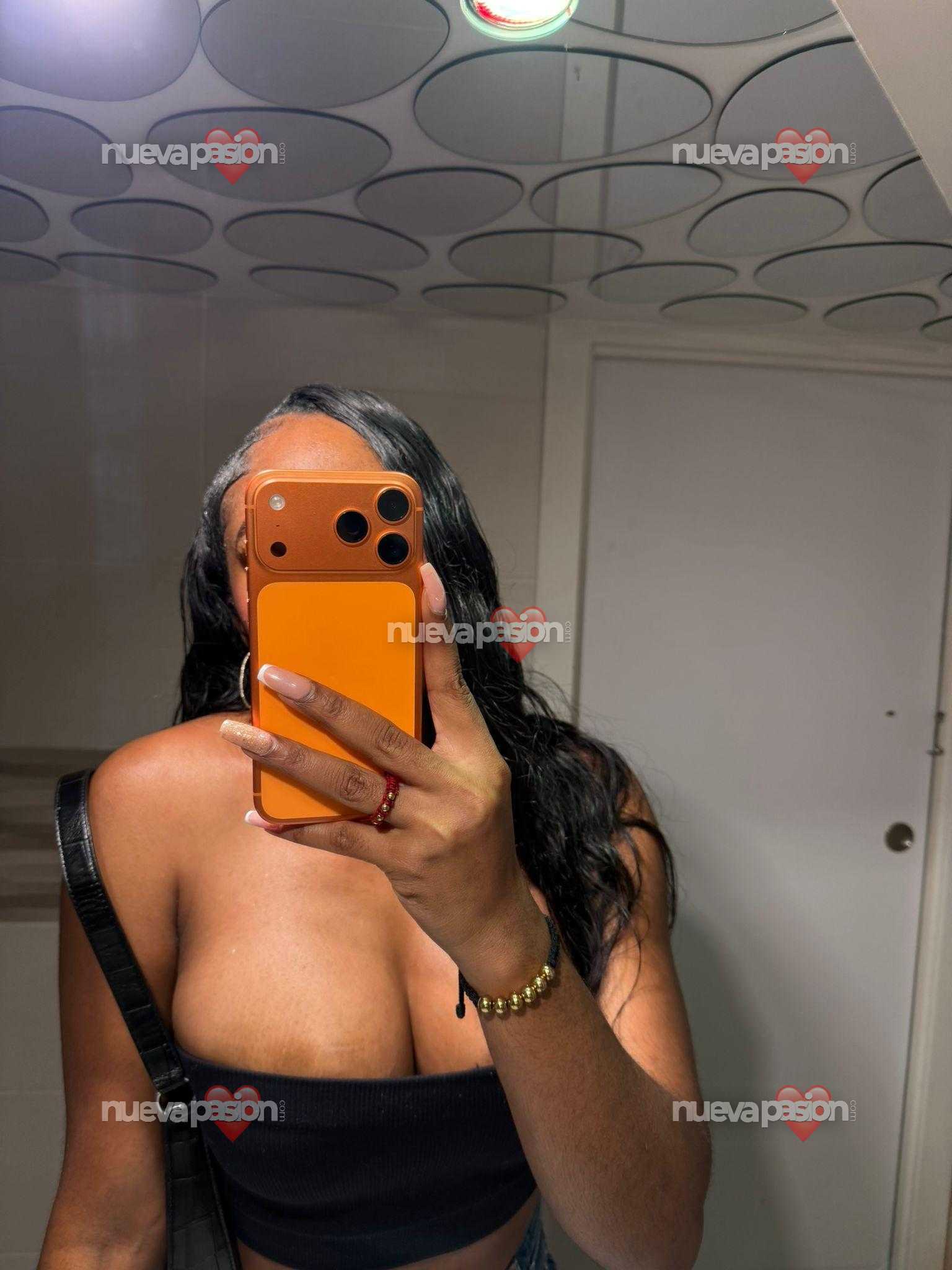 Valeria Divina & Hermosa Morena Colombiana En Gandia